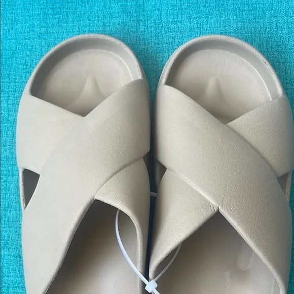 GAP Beige Flats & Loafers - Picture 3 of 7